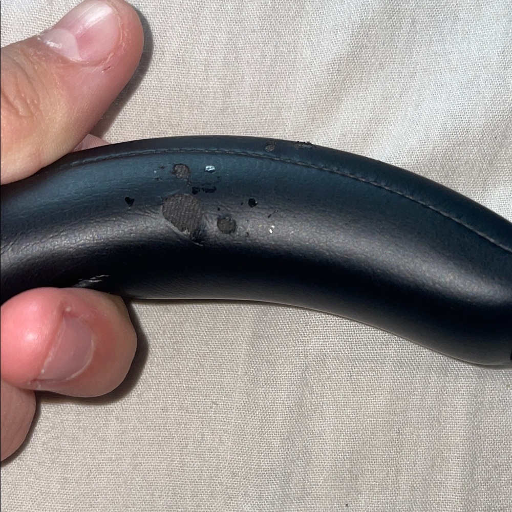 Sony WH-1000XM4 Wireless Noise Canceling Over-the-Ear Headphones - Picture 4 of 5